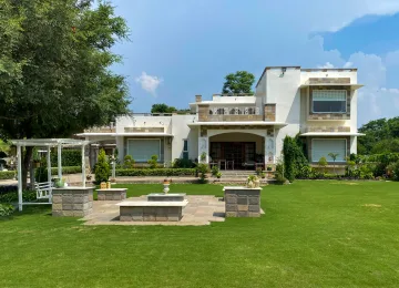 HUSHSTAY X GENERAL'S RETREAT