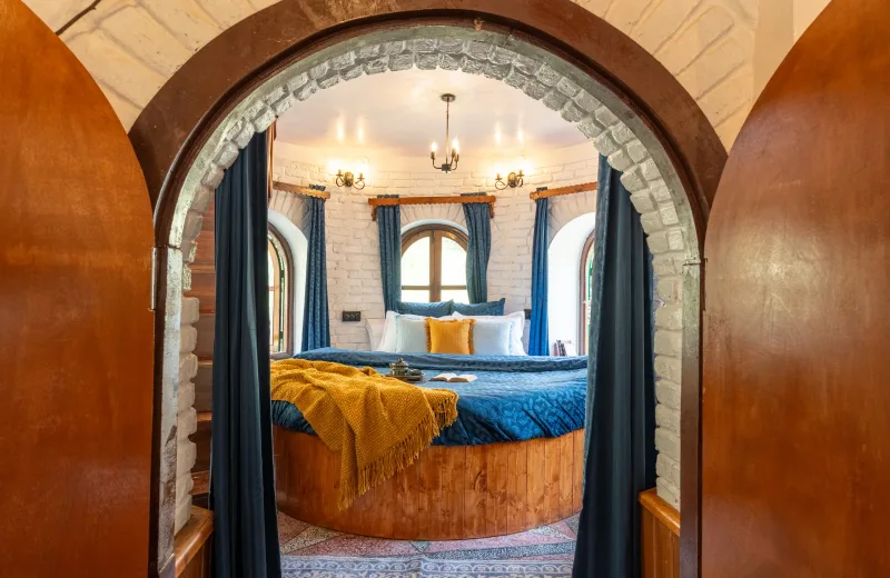 HUSHSTAY X GLENBROOK CASTLE — photo 1 of 12
