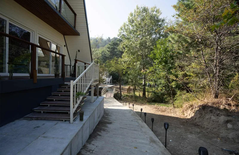 HUSHSTAY X OLIVE CHALET — photo 18 of 29