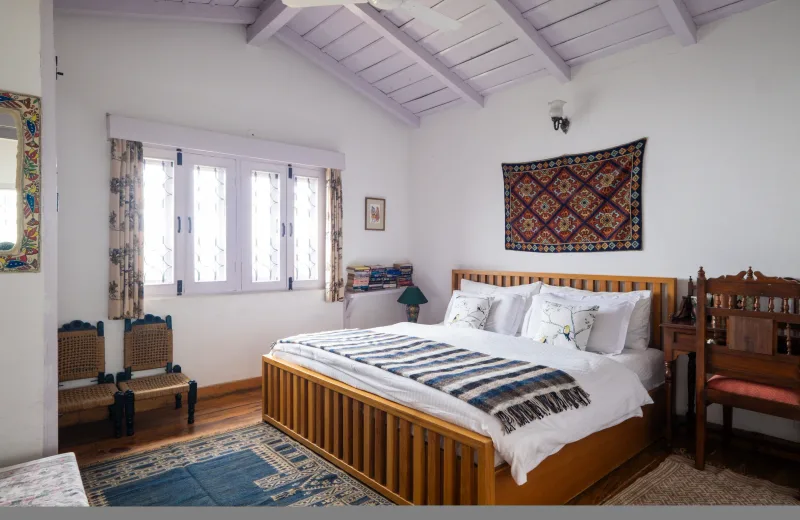 HUSHSTAY X THE WHITE PEAKS — photo 3 of 7