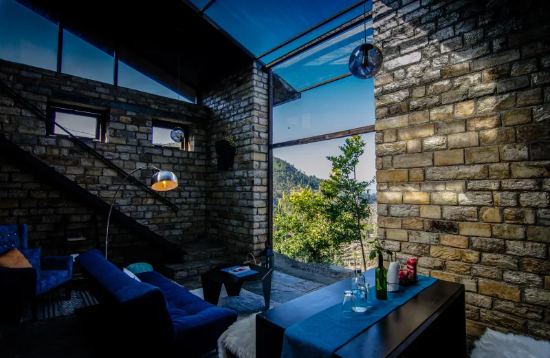 HUSHSTAY X HOUSE ON THE SLOPE — photo 16 of 54