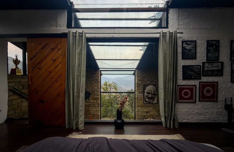 HUSHSTAY X HOUSE ON THE SLOPE — photo 3 of 10