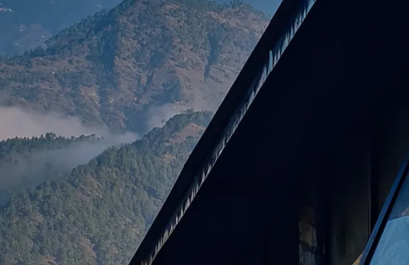 HUSHSTAY X HOUSE ON THE SLOPE — photo 2 of 54