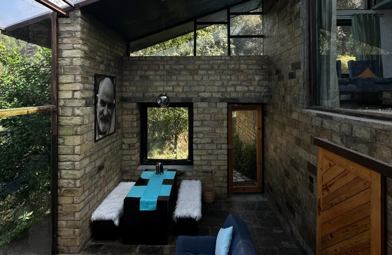 HUSHSTAY X HOUSE ON THE SLOPE — photo 25 of 54