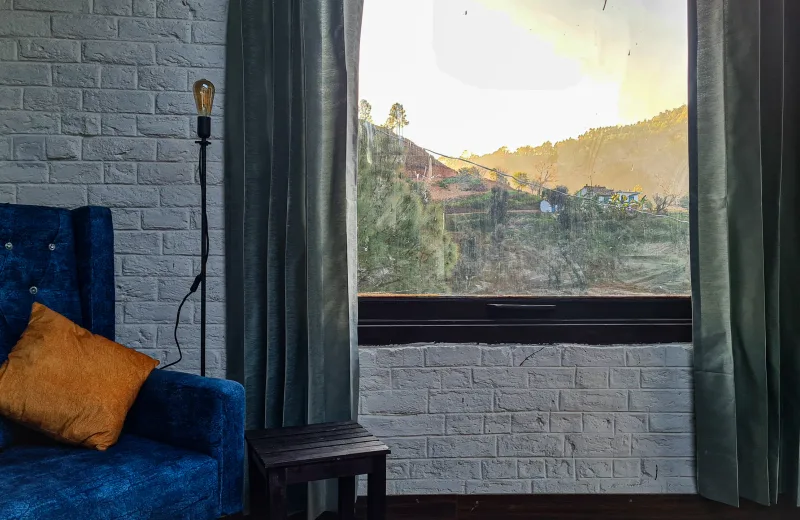 HUSHSTAY X HOUSE ON THE SLOPE — photo 5 of 10