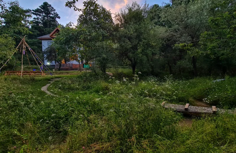 HUSHSTAY X THE CHEESE COTTAGE — photo 7 of 41