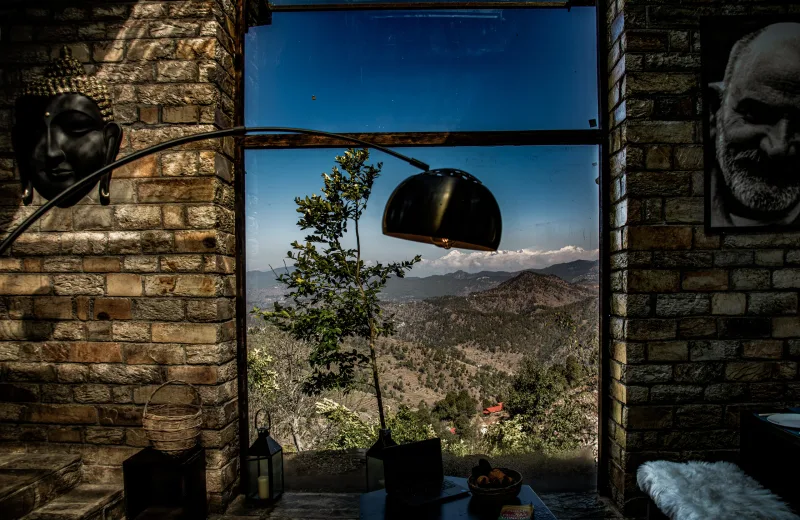 HUSHSTAY X HOUSE ON THE SLOPE — photo 18 of 54