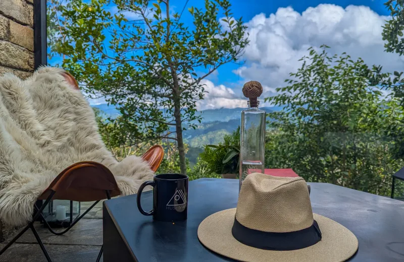 HUSHSTAY X HOUSE ON THE SLOPE — photo 29 of 54
