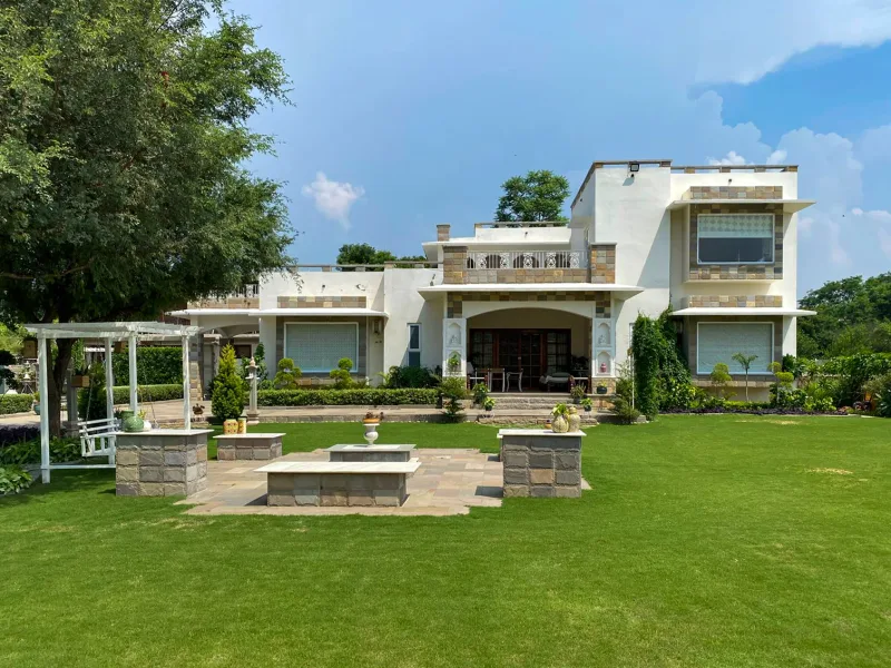 HUSHSTAY X GENERAL'S RETREAT