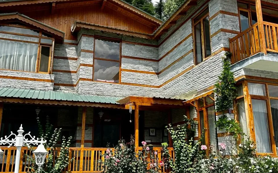 HUSHSTAY X WISTERIA HOUSE — photo 17 of 74