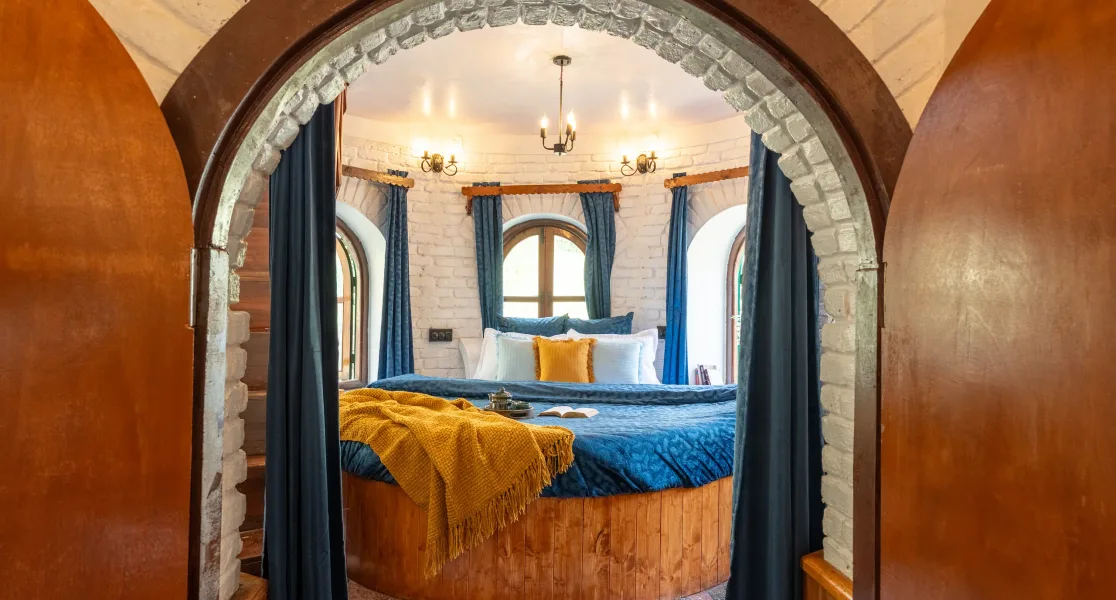 HUSHSTAY X GLENBROOK CASTLE — photo 26 of 42
