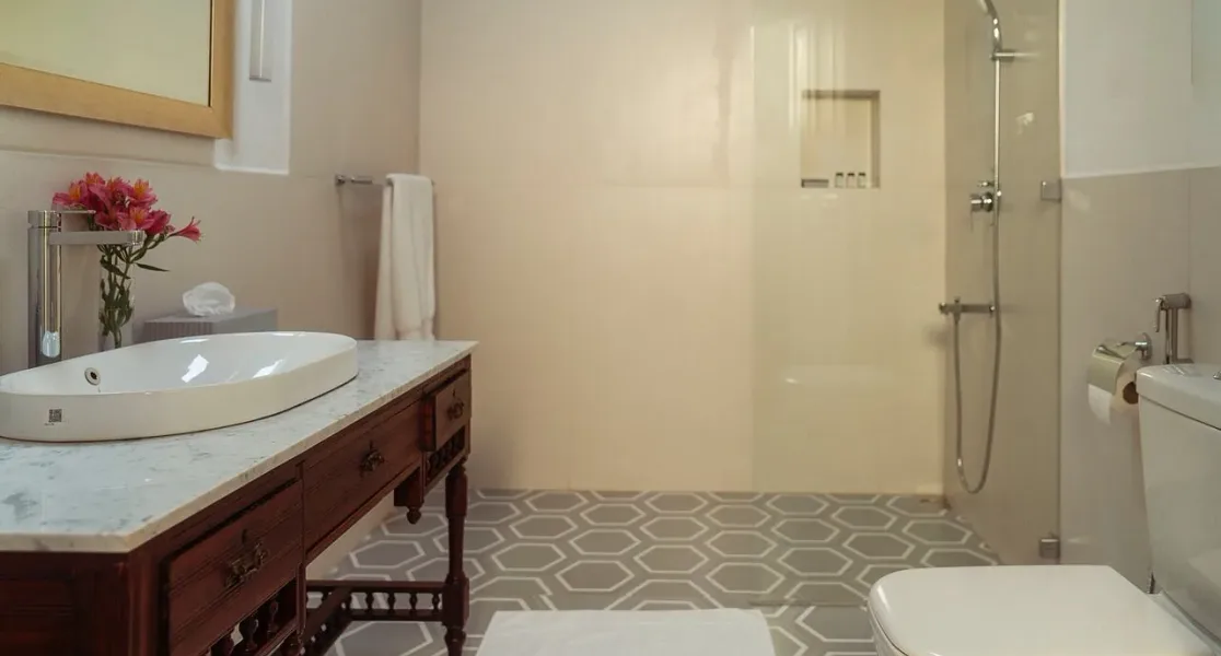HUSHSTAY X MILFORD ESTATE — photo 13 of 14
