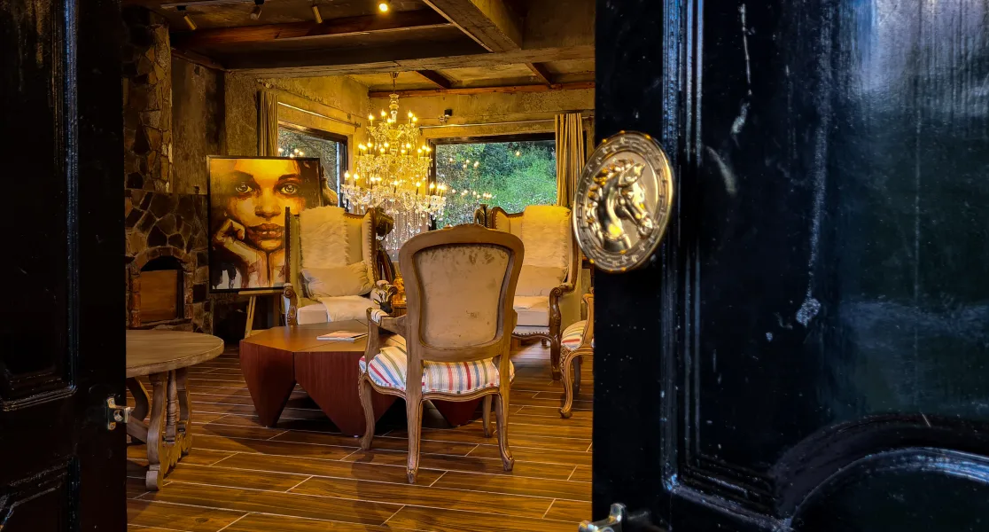 HUSHSTAY X THE CHEESE COTTAGE — photo 8 of 41