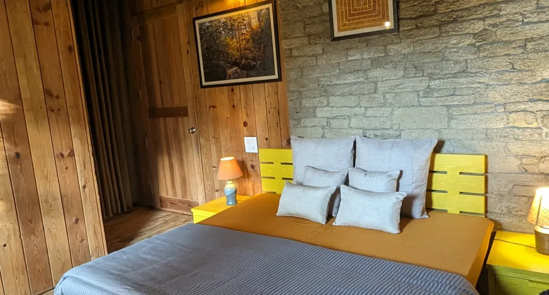 HUSHSTAY X WOODHOUSE — photo 8 of 10