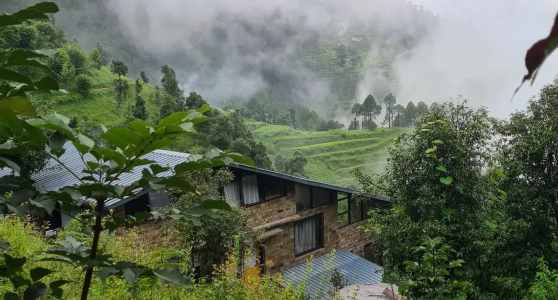 HUSHSTAY X HOUSE ON THE SLOPE — photo 52 of 54