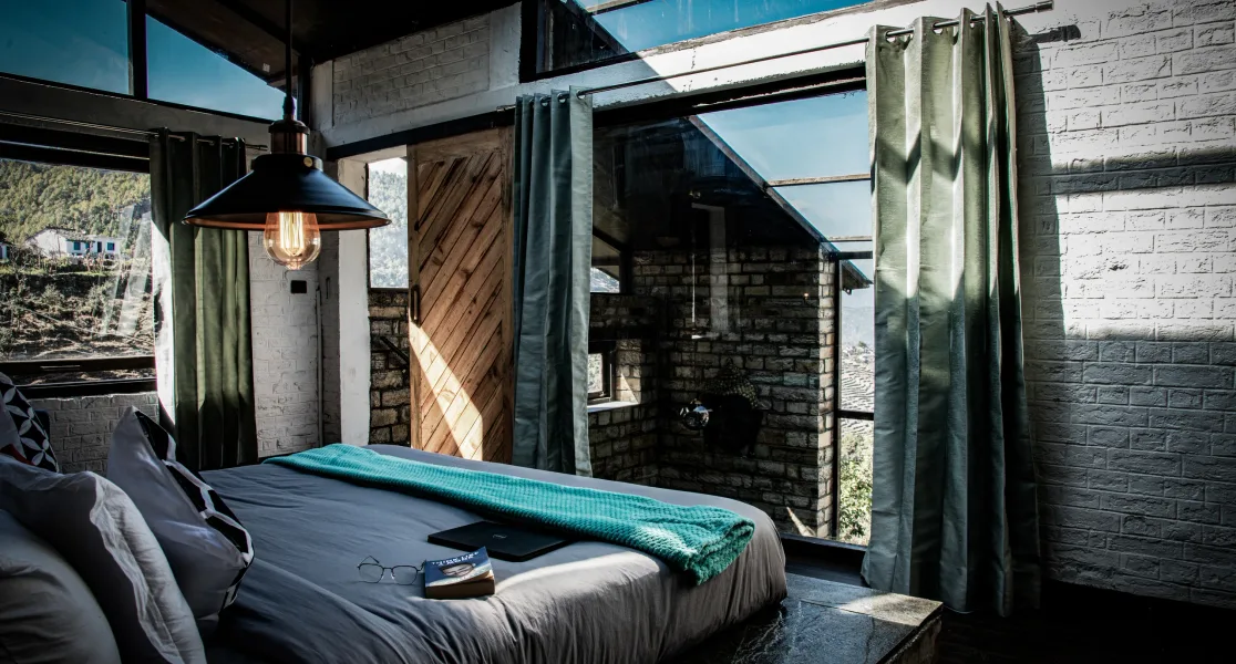 HUSHSTAY X HOUSE ON THE SLOPE — photo 30 of 54