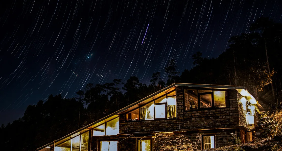 HUSHSTAY X HOUSE ON THE SLOPE — photo 4 of 54