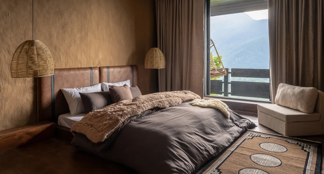 HUSHSTAY X HUNZURU — photo 7 of 12