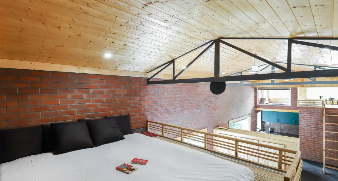 HUSHSTAY X KIPLING TRAIL COTTAGE — photo 15 of 21