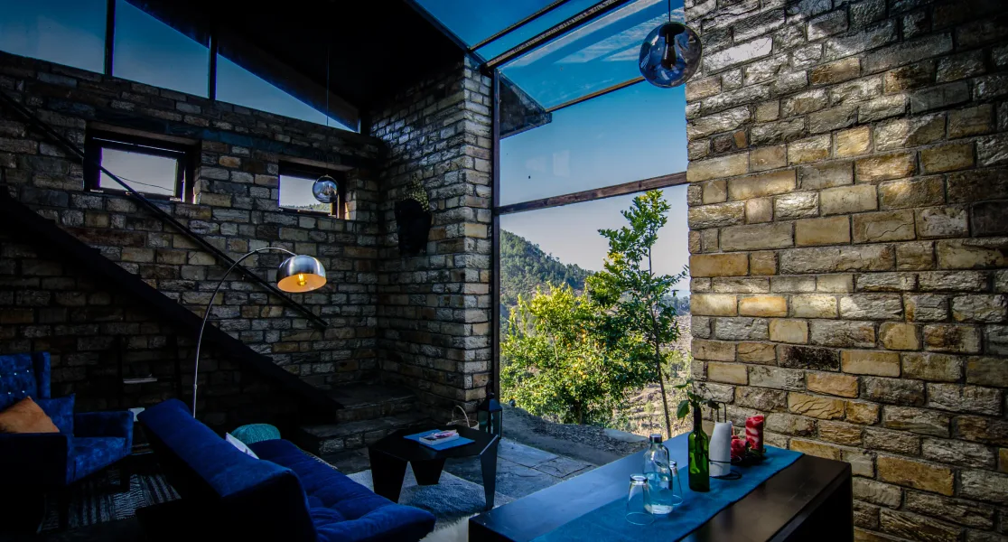 HUSHSTAY X HOUSE ON THE SLOPE — photo 16 of 54