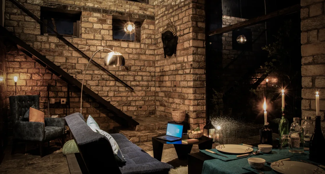 HUSHSTAY X HOUSE ON THE SLOPE — photo 36 of 54