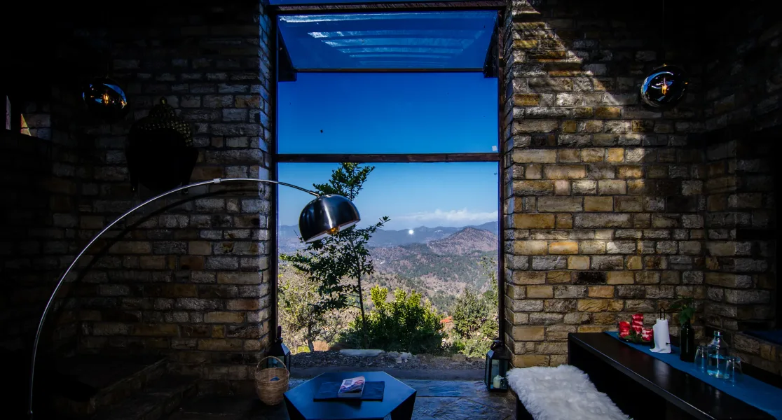 HUSHSTAY X HOUSE ON THE SLOPE — photo 8 of 54