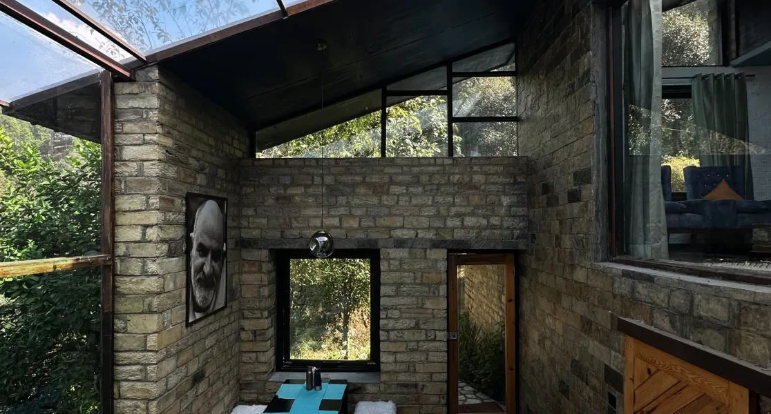 HUSHSTAY X HOUSE ON THE SLOPE — photo 7 of 54