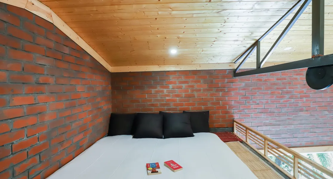 HUSHSTAY X KIPLING TRAIL COTTAGE — photo 16 of 21