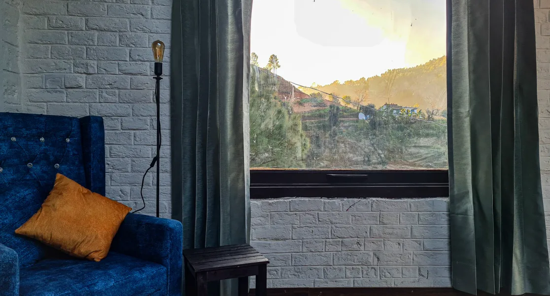 HUSHSTAY X HOUSE ON THE SLOPE — photo 5 of 10