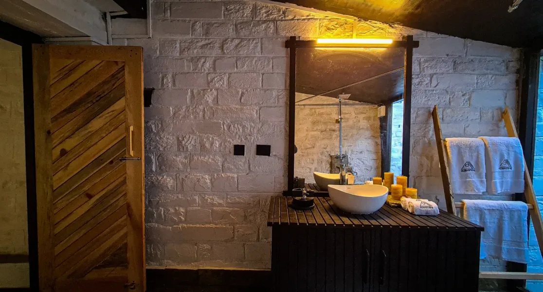 HUSHSTAY X HOUSE ON THE SLOPE — photo 44 of 54