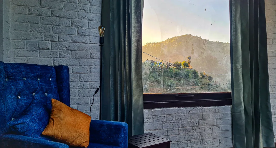HUSHSTAY X HOUSE ON THE SLOPE — photo 32 of 54