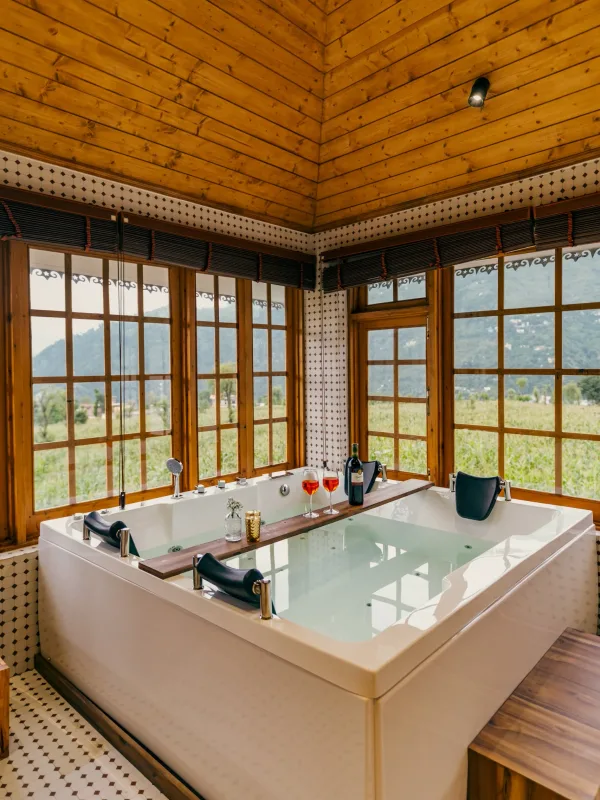 PRIVATE POOLS, JACUZZIS & HOT TUBS